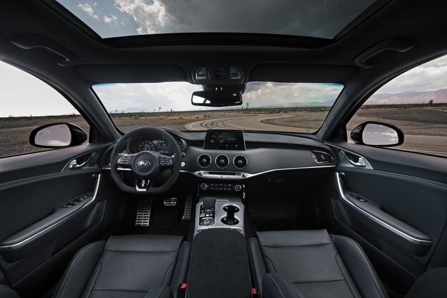 Торпедо Kia Stinger GTS (CK) 2019 года  (NA) (фото 15 из 20)